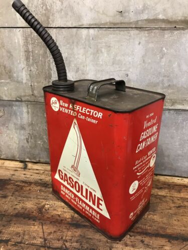 Vintage La-Cal 2 Gallon Reflector Vented Gas Oil Can   WALLFRIN INDUSTRIES Spout