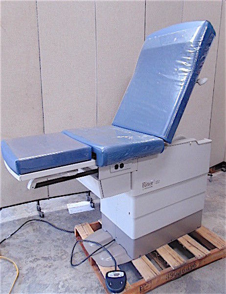 Ritter 222 Hydraulic Hi-Lo Exam Chair/Table With Foot Control - NICE - SR445
