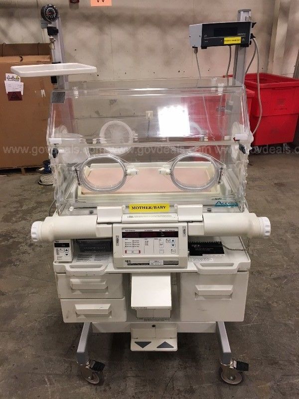 Ohmeda Ohio Care Plus Model 4000 Infant Incubator with Humidifier & infant scale