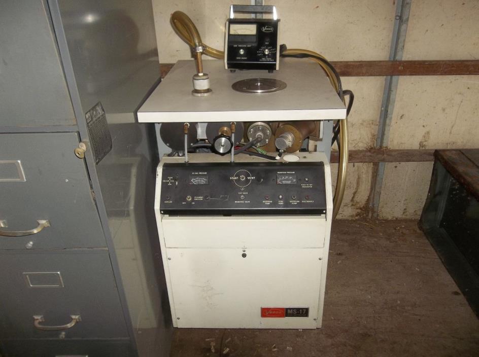 VEECO LEAK DETECTOR MODEL MS-17-AB  WITH INDICATOR MS17