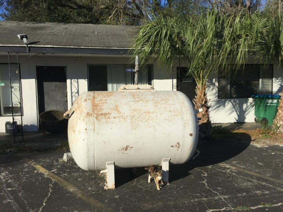 *USED 500 GALLON HORIZONTAL AIR RECEIVER TANK WITH SADDLE LEGS