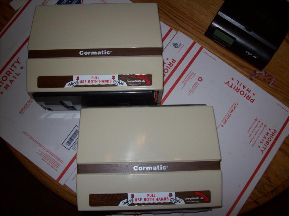 Lot of 2 GEORGIA-PACIFIC P-8 BEIGE CORMATIC PAPER TOWEL DISPENSER only 1 Key