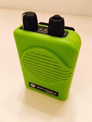 MOTOROLA MINITOR V 5 UHF BAND PAGERS 453-462 MHz SV 2-CHANNEL APEX GREEN