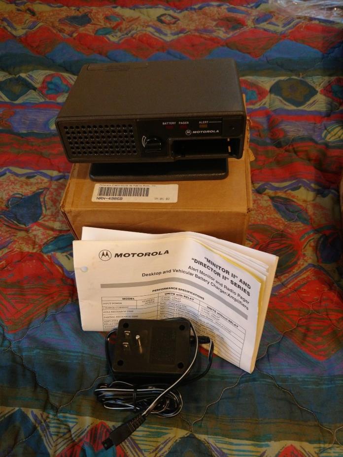NEW Motorola Minitor II (2) Amplified Charge and power supply