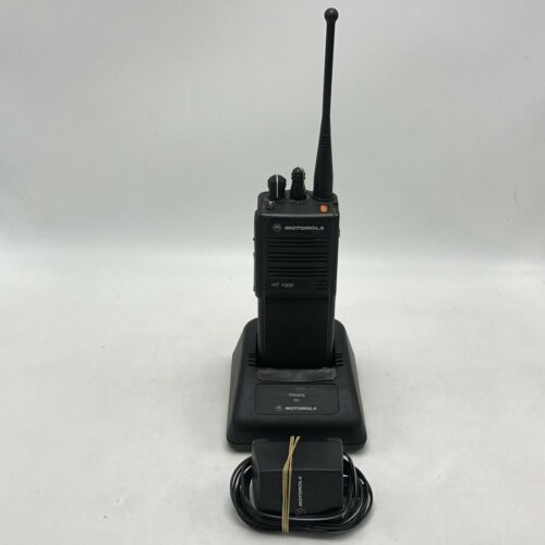 Motorola HT1000  UHF (403-470 Mhz) 16 Channel Radio with Charger