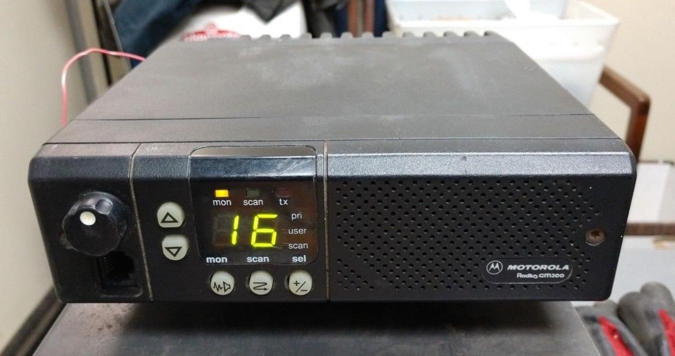 Motorola Radius Mobile VHF High Band Radio 45 Watt 16 Channel 146-174 MHz 16 Pin