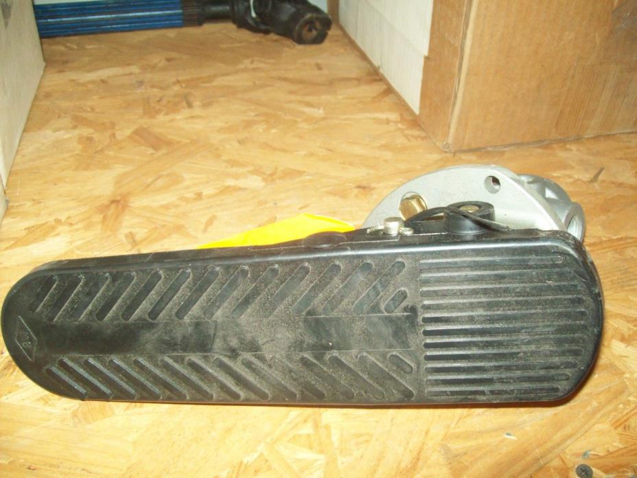 2243396 FOOT CONTROL BRAKE PEDAL WITH VALVE