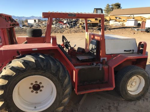 8000 lbs. capacity pneumatic tire forklift