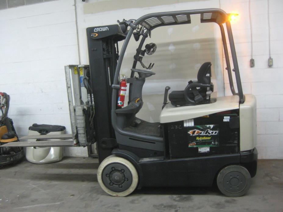 CROWN Electric FC4525-40 FORKLIFT - 4000 lb capacity -w/Cascade PushPull Attach