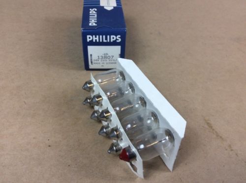 LOT OF (2)  Philips 13807 24V 18W    SV8,5   Bulb   NEW