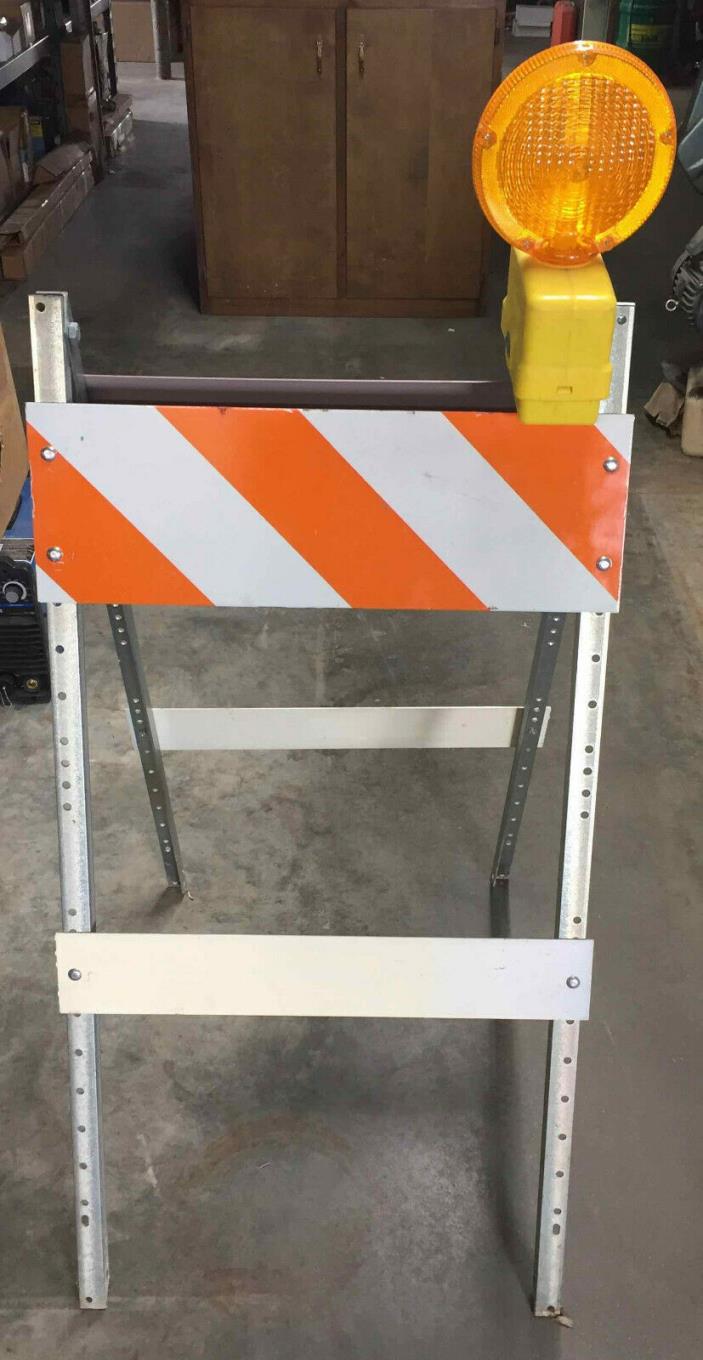 Folding Metal Safety Barricade with Flashing Amber Light