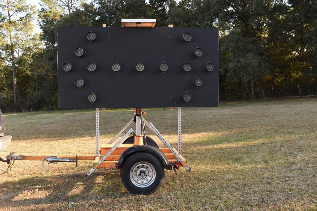 ARROW MASTER PRO-LINE MOBILE SOLAR TRAFFIC BOARD Tow Behind 15 LED LIGHT