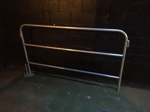 ALUMINUM CROWD CONTROL INTERLOCKING BARRIER BARRICADE, 6' L, 42