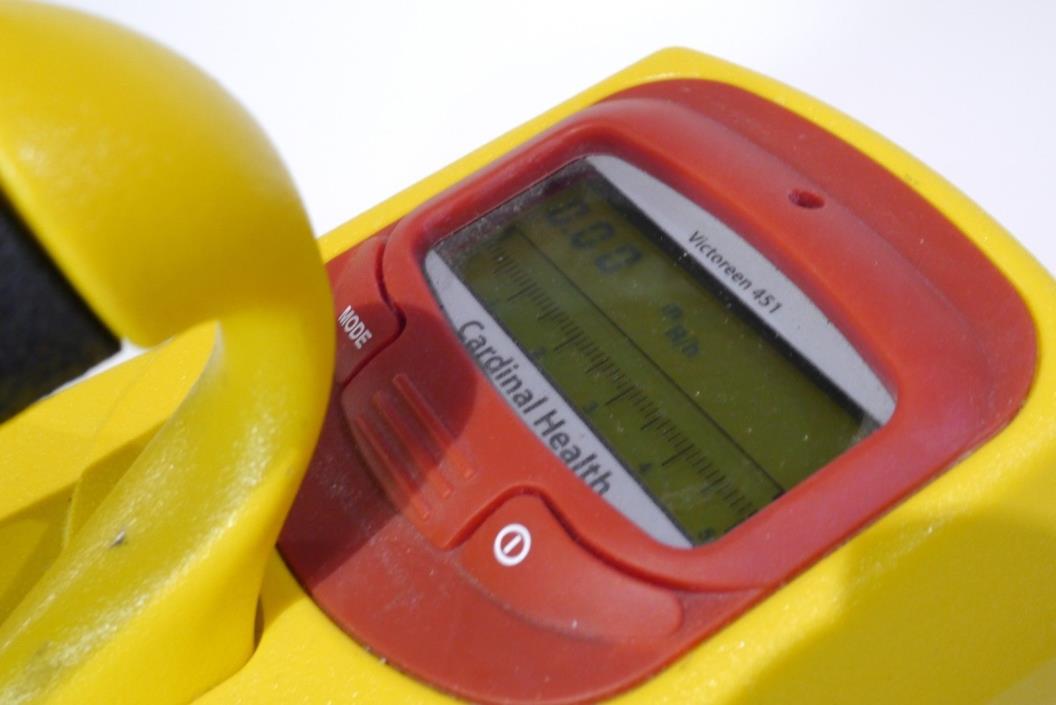 Fluke Biomedical 451B Ion Chamber Survey Meter with Beta Slide (Sv and Sv/h)