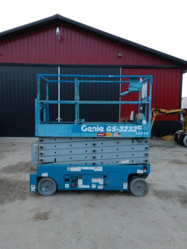 2009 GENIE GS3232 32' ELECTRIC SCISSOR LIFT MANLIFT 32FT PLATFORM LIFT