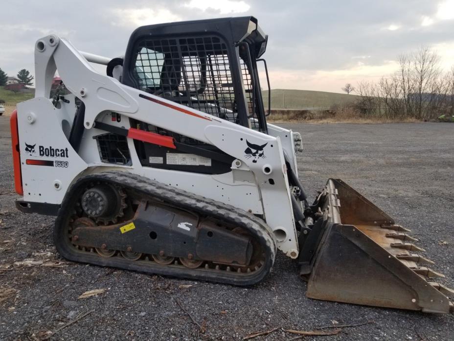 2014 Bobcat T590 Track Machine Skid Loader in excellent condition Original paint