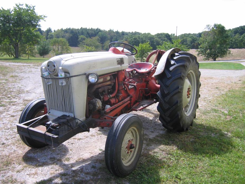 Ford Tractor 800 with 501 sickle bar