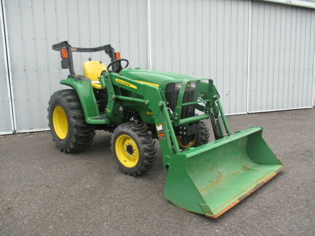 John Deere 3025E Compact Tractor with Loader
