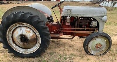 FORD 8N UTILITY TRACTOR, OPEN ROPS, 27HP, GASOLINE ENGINE, DOES NOT RUN!