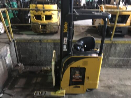 2013 Yale Reach Truck 250 Max Lift Height only 3100 Hours