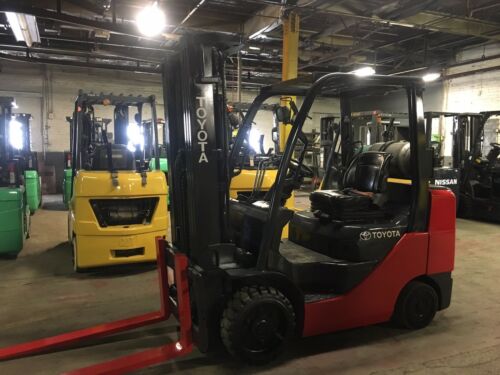 2012 Toyota 6500 Lb Forklift With Side Shift and Triple Mast