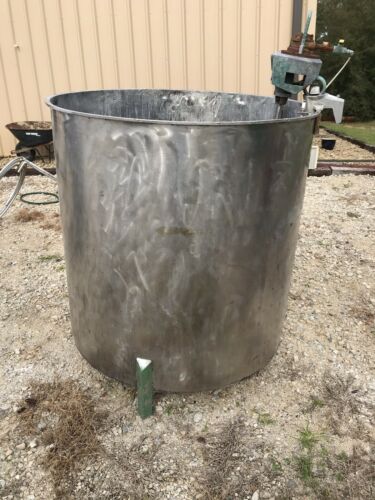 350 GALLON STAINLESS STEEL OPEN TOP MIXING TANK W OLD PNEUMATIC MIXER DISH BOTTO