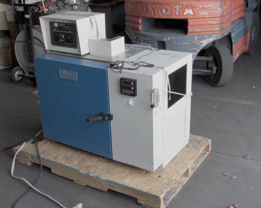 Tenney JR TJR Compact Environmental Temperature Test Chamber: -70°C to +200°C