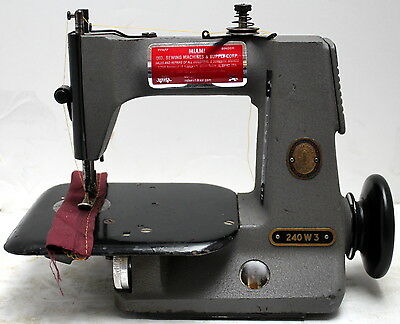 SINGER 240W3 1-Needle Chainstitch High Speed Industrial Sewing Machine Head Only
