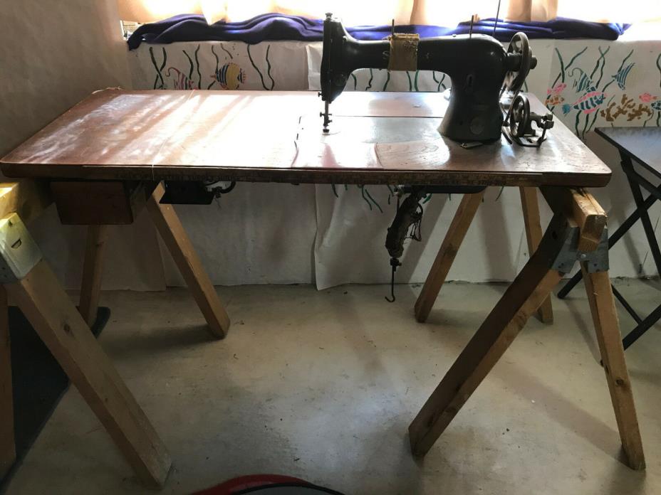 Vintage SINGER 31-15 Industrial Sewing Machine with Table Top & Motor
