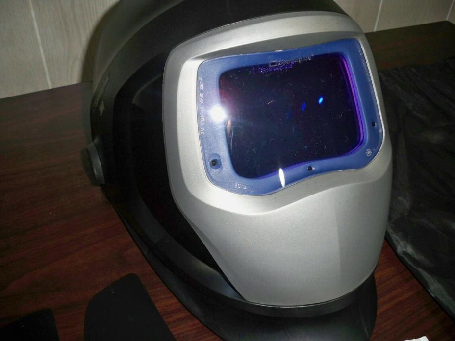 3M Speedglas 9100XX Auto-Darkening Welding Helmet with extra lens covers