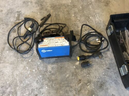 Miller Maxstar 150 S Welder Welding Machine with Case!