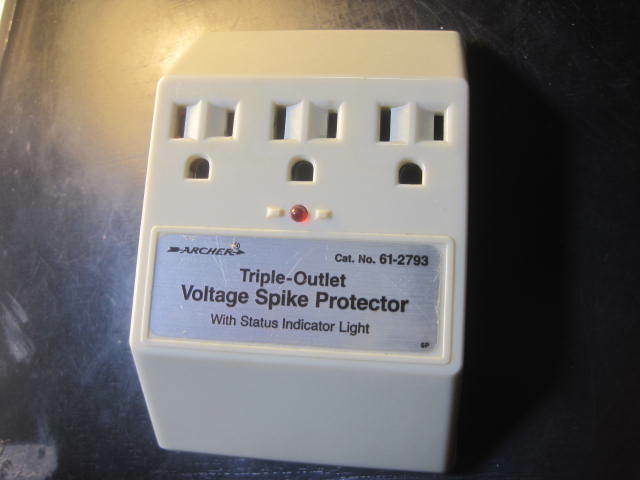 RadioShack ARCHER #61-2793 Triple Outlet Voltage Spike Protector
