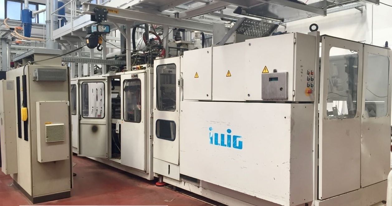 1995  ILLIG RDM 75K Thermoformer with stacking unit, mold 40 cav. & Tria grinder