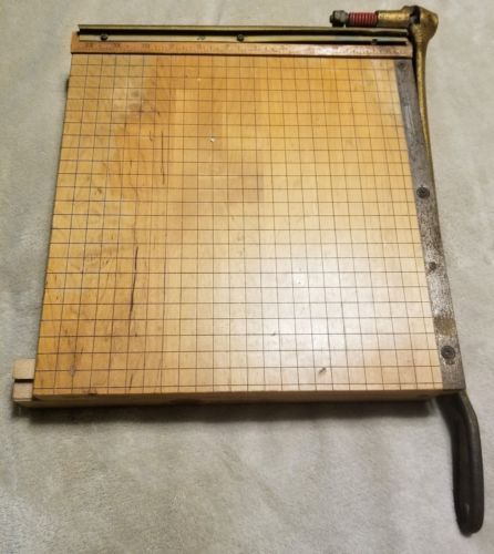 VINTAGE IDEAL SCHOOL SUPPLY PAPER CUTTER INGENTO #4 WOOD & CAST IRON