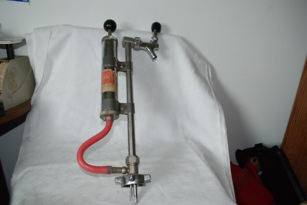 Beer keg tap pump