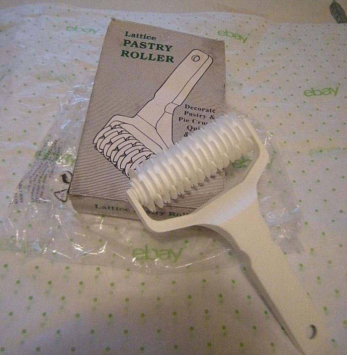 DOUGH ROLLER PASTRY PASTA PIE CRUSTS LATTICE DESIGN #137 VINTAGE KITCHEN TOOL