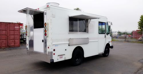 Food Truck Customed by Rolling Kitchens Brand New Kitchen 65k Miles Ready to Go!