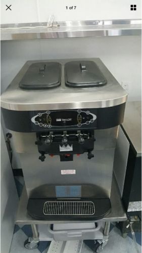 Taylor Crown 3 Flavor, Water Cooled Soft Serve/Fro-Yo Ice Cream Machine C723-33