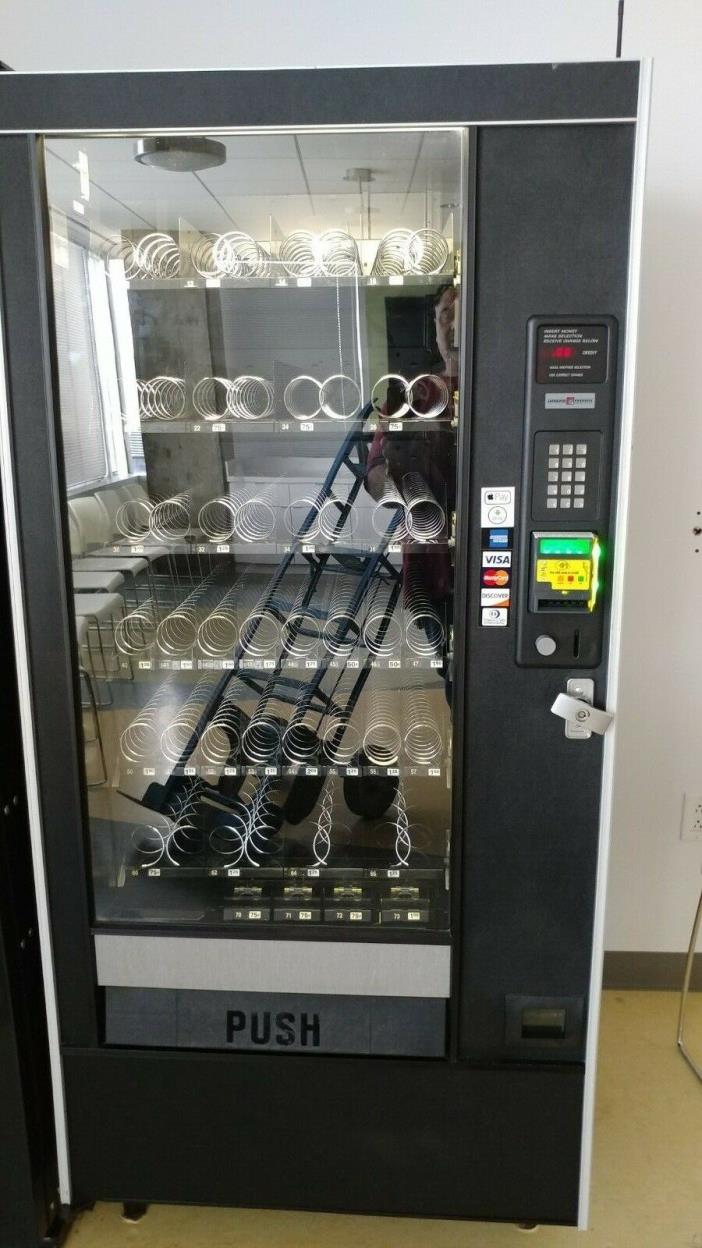 Automatic Product Snack Vending Machine (Studio 2)