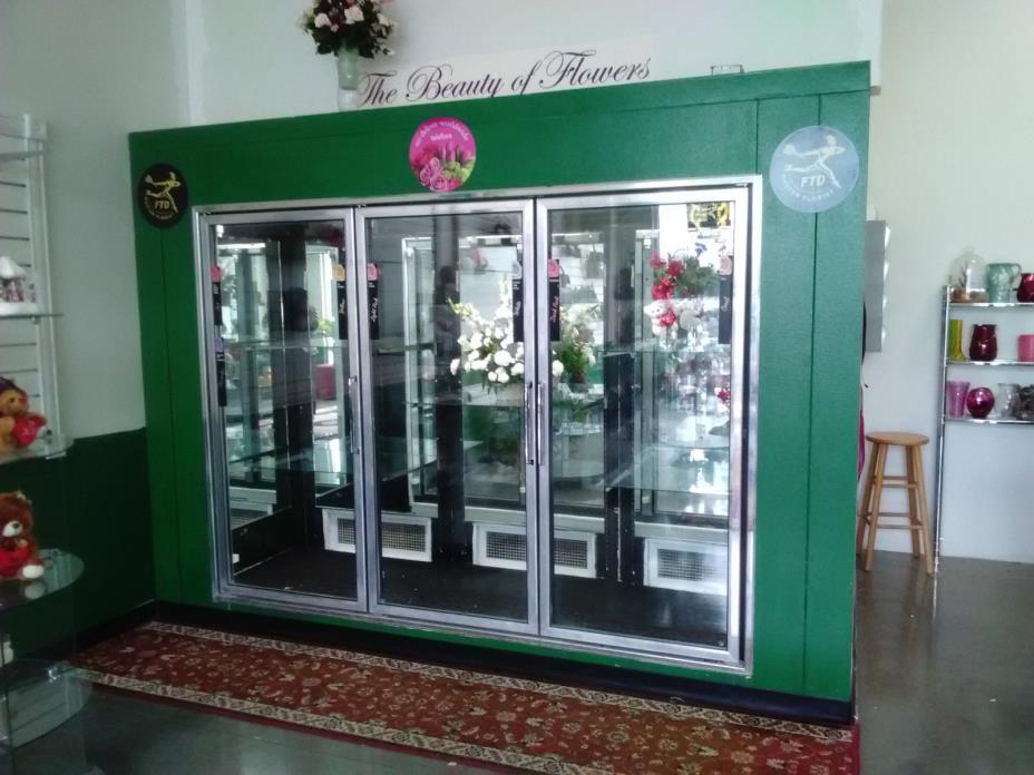 flower refrigerator this is a large walk in reach in cooler. it has 3 glass doon