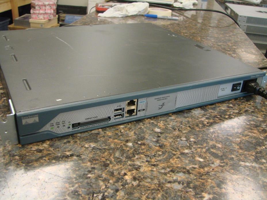 Cisco 2811 V06 Services Router w/ 64Mb Flash & VWIC 1GE-SFP Fibre Channel Module