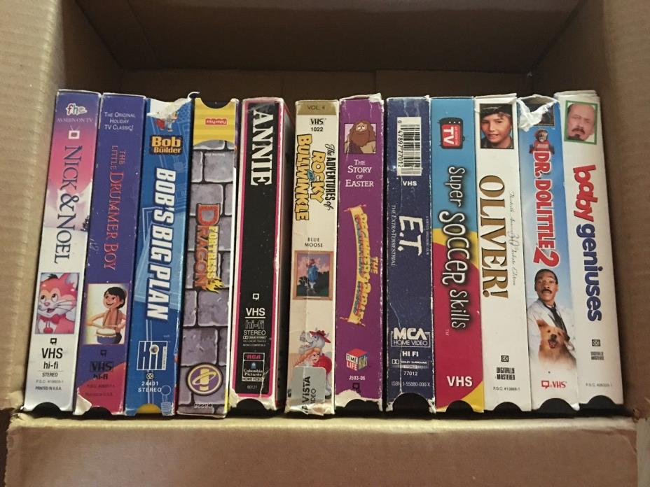 Lot 12 Childrens Classsic VHS Tapes - E.T., Annie, Oliver, Rocky&Bullwinkle +
