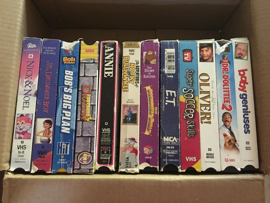 Lot 12 Childrens Classsic VHS Tapes - E.T., Annie, Oliver, Rocky & Bullwinkle +