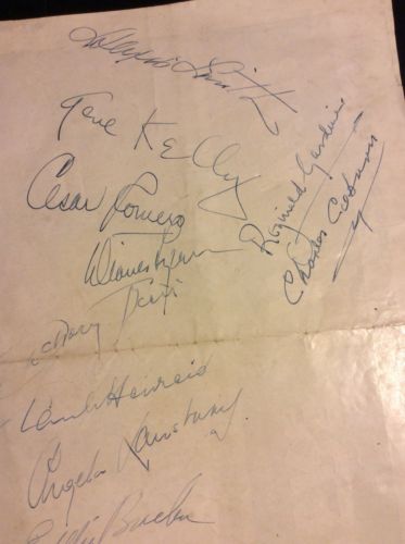 11 Vintage Movie Stars Autographs  Sinatra - Gene Kelly Angela Lansbury + More !