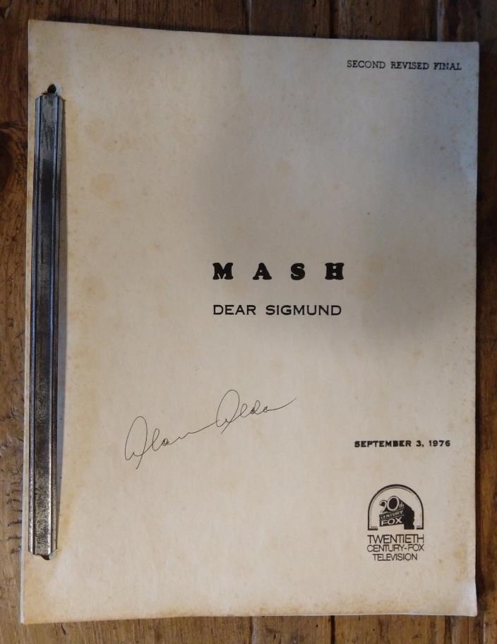 Alan Alda Signed Autographed Hawkeye Pierce Dear Sigmund MASH Script M*A*S*H