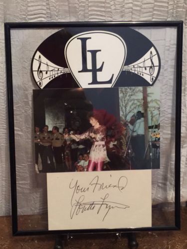 Loretta Lynn 8 X 10 Autographed Display.