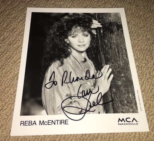 REBA McENTIRE - SIGNED 8X10 PROMO PHOTO! AUTOGRAPHED COUNTRY MUSIC STAR! RARE!!