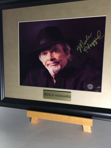 MERLE HAGGARD SIGNED PICTURE WITH COA!!!