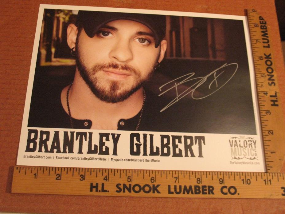 BRANTLEY GILBERT SIGNED COLOR PHOTO