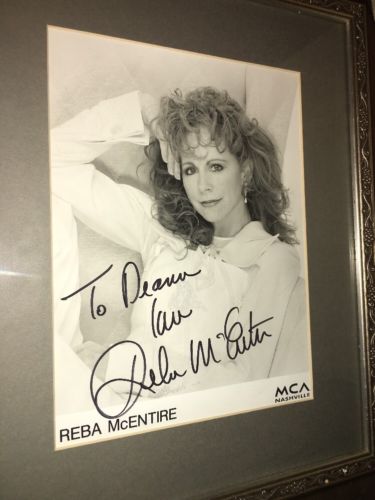 REBA McENTIRE AUTOGRAPH SIGNED Framed 8 X 10 PHOTO COUNTRY MUSIC STAR